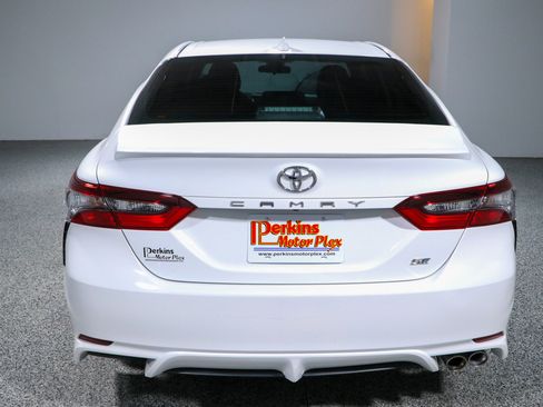 Used 2022 Toyota Camry SE FWD image 8