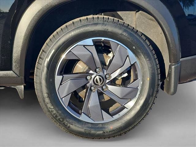 Used 2024 Nissan Rogue SV FWD image 29
