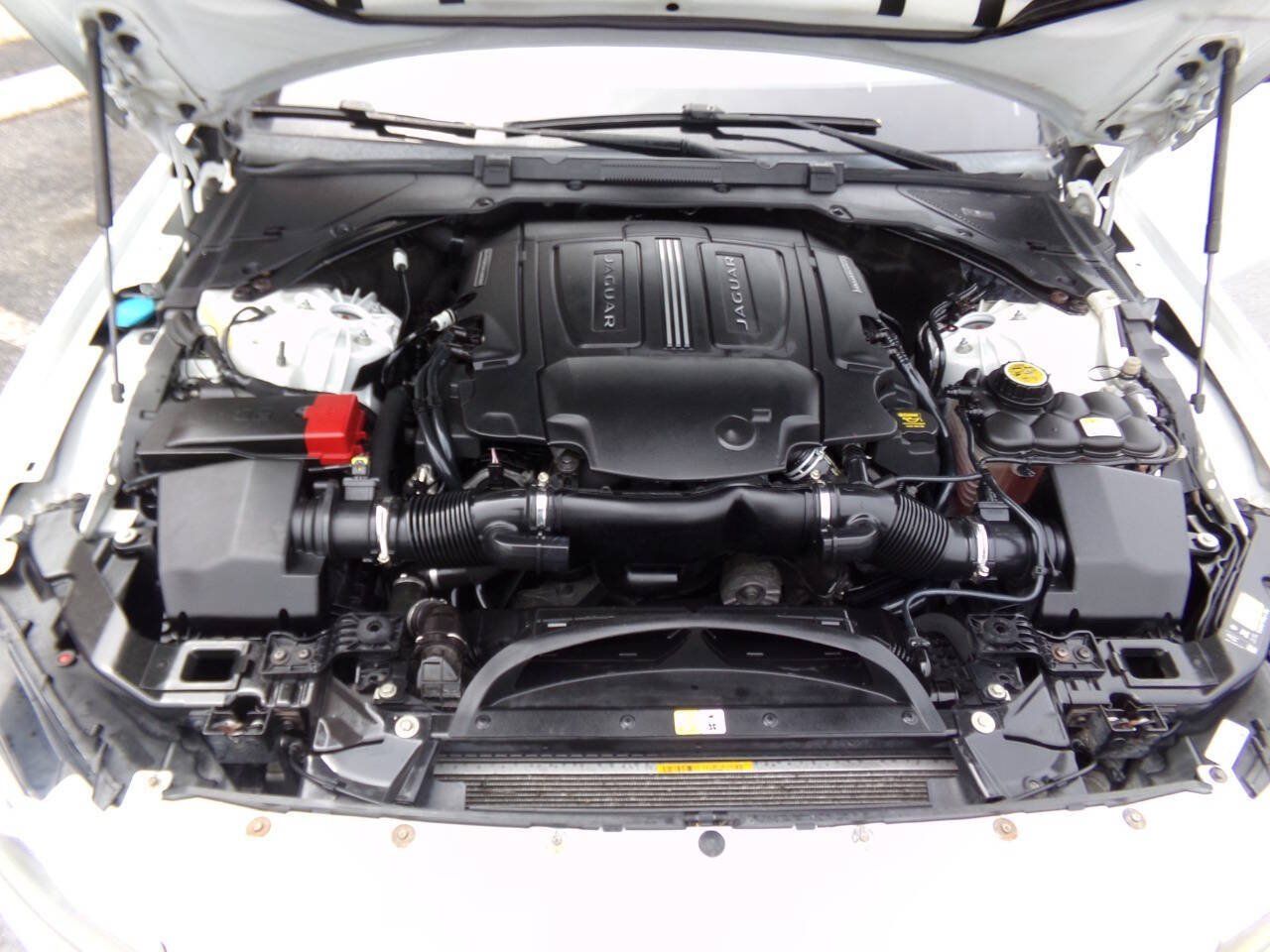 Used 2016 Jaguar XF Premium RWD image 42