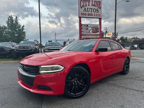Used 2018 Dodge Charger SXT w/ Blacktop Package RWD image 1