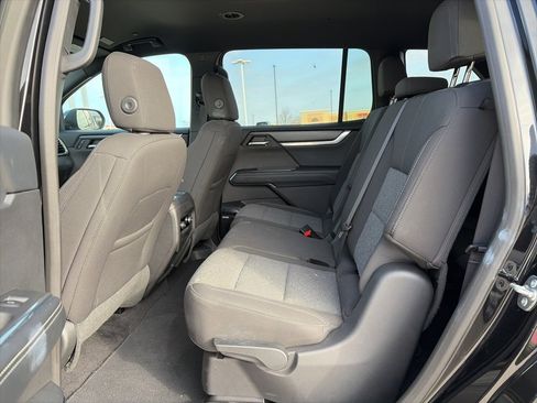 Used 2025 GMC Acadia Elevation image 9