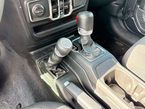 Certified 2023 Jeep Wrangler Unlimited w/ Convenience Group AWD/4WD image 18