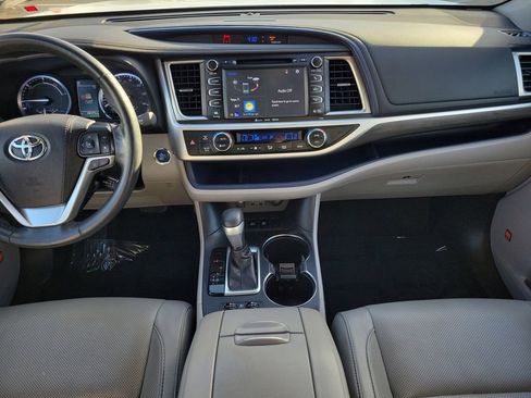 Used 2019 Toyota Highlander Limited image 16