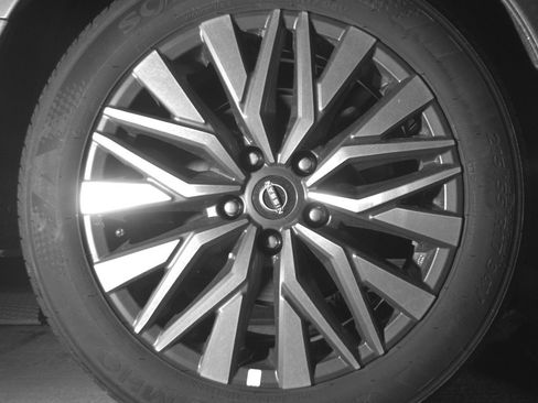 Used 2025 Nissan Altima 2.5 SV FWD image 15