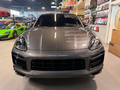 Used 2022 Porsche Cayenne GTS AWD/4WD image 2