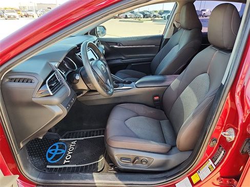 Used 2020 Toyota Camry LE image 10