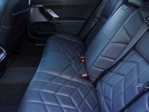 Certified 2023 BMW 760i xDrive w/ Executive Package image 38