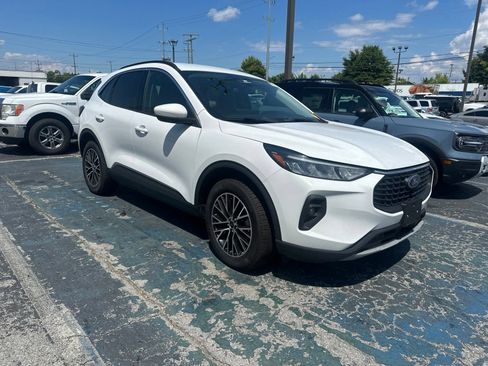 Used 2023 Ford Escape SE FWD image 2