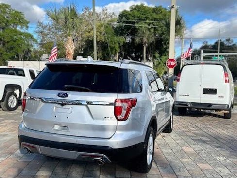 Used 2017 Ford Explorer XLT image 8