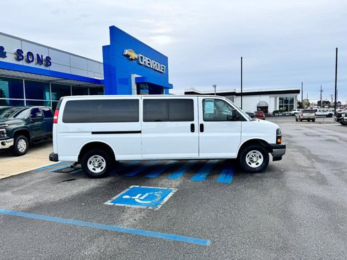Used 2024 Chevrolet Express 3500 LT w/ LT Preferred Equipment Group image 8