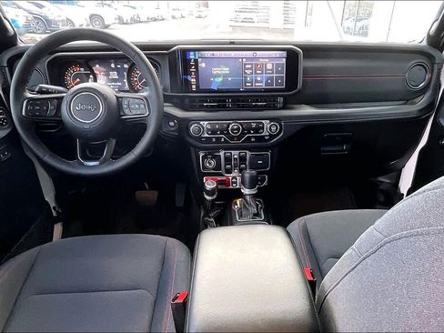 Used 2025 Jeep Gladiator Rubicon w/ Convenience Group image 15