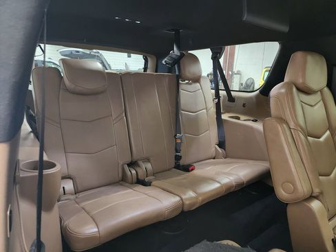 Used 2018 Cadillac Escalade ESV Platinum image 36