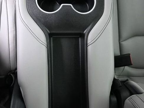 Used 2025 Honda Pilot Touring image 12