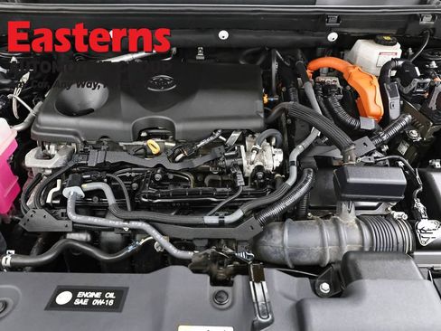 Used 2022 Toyota RAV4 LE image 7