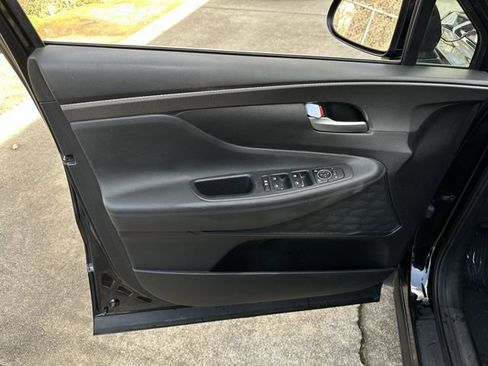 Used 2019 Hyundai Santa Fe SE image 12