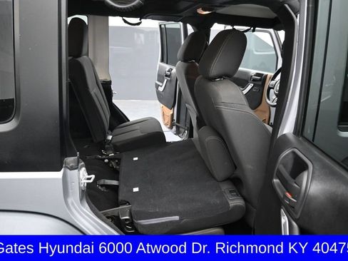 Used 2015 Jeep Wrangler Unlimited Rubicon w/ Max Tow Package AWD/4WD image 20