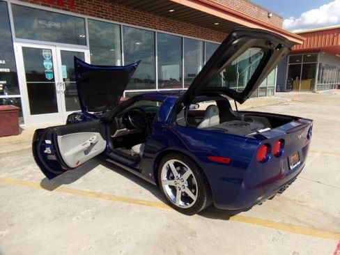Used 2007 Chevrolet Corvette Coupe w/ Preferred Equipment Group RWD image 16