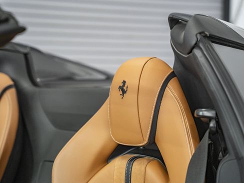 Used 2023 Ferrari 812 GTS RWD image 33