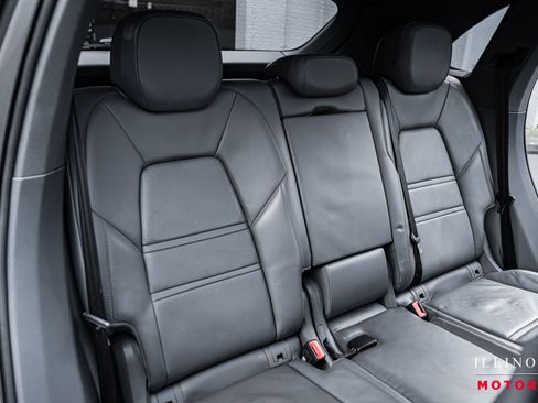 Used 2019 Porsche Cayenne S image 34