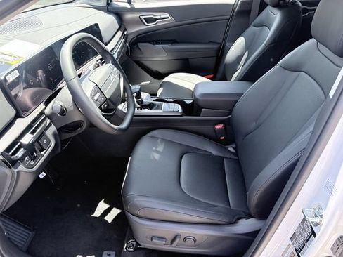 New 2026 Kia Sportage EX FWD image 8