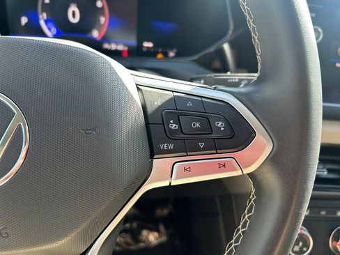 Used 2022 Volkswagen Taos SE image 21