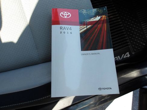 Used 2016 Toyota RAV4 XLE AWD/4WD image 26