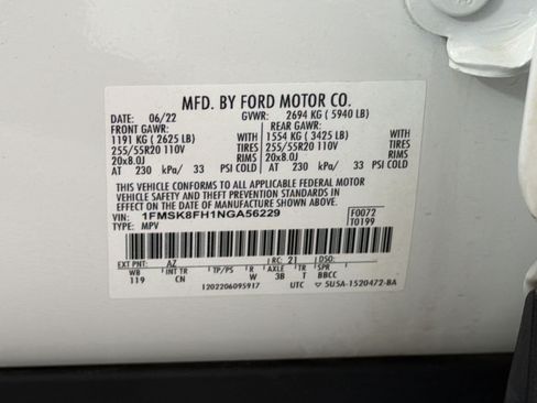Used 2022 Ford Explorer Limited w/ Equipment Group 301A AWD/4WD image 25