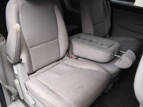 Used 2016 Kia Sedona LX w/ LX Convenience Package FWD image 28
