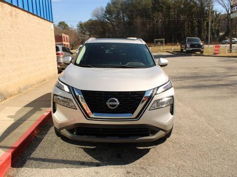 Used 2022 Nissan Rogue SV w/ SV Premium Package image 2