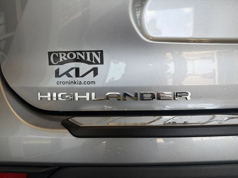 Used 2024 Toyota Highlander Limited AWD/4WD image 8