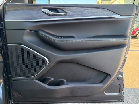 New 2026 Jeep Grand Cherokee Limited w/ Limited Altitude Package image 23