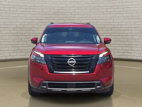 Used 2024 Nissan Pathfinder SV w/ Black Appearance Package FWD image 2