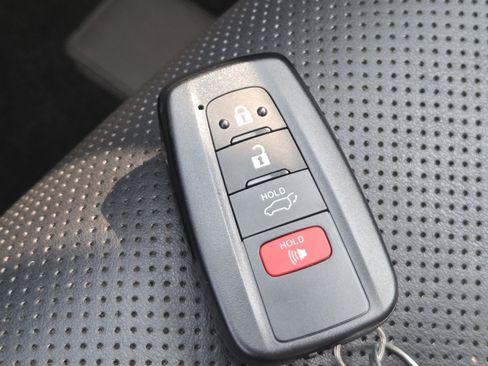 Used 2021 Toyota RAV4 Limited AWD/4WD image 36