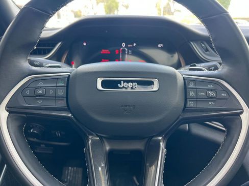 Used 2021 Jeep Grand Cherokee L Laredo image 24