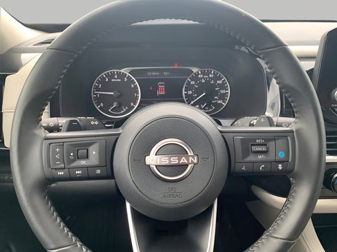 Used 2025 Nissan Pathfinder SV AWD/4WD image 9