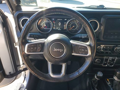 Used 2022 Jeep Gladiator Overland w/ Popular Equipment Package image 16