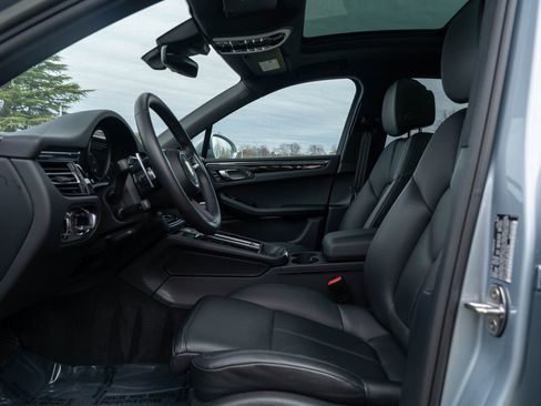 Certified 2025 Porsche Macan image 20