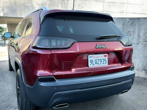 Used 2019 Jeep Cherokee Latitude Plus w/ Comfort/Convenience Group image 5