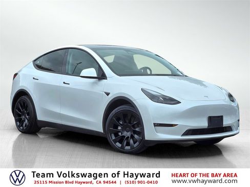 Used 2023 Tesla Model Y Long Range image 1