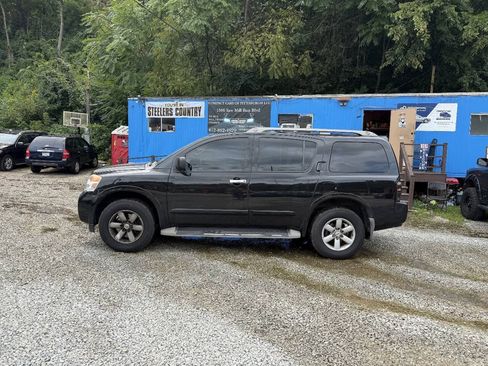 Used 2013 Nissan Armada SV AWD/4WD image 2