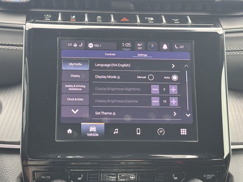 Used 2025 Jeep Grand Cherokee Altitude RWD image 13