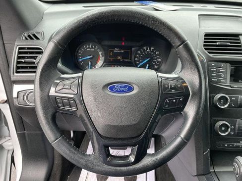 Certified 2018 Ford Explorer XLT FWD image 13