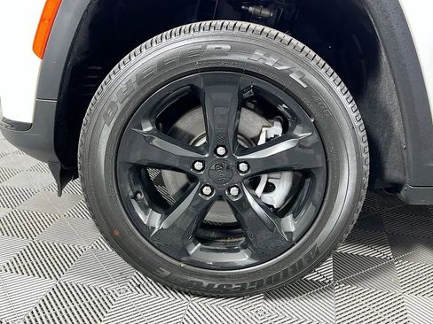 Used 2024 Jeep Grand Cherokee L Altitude image 33