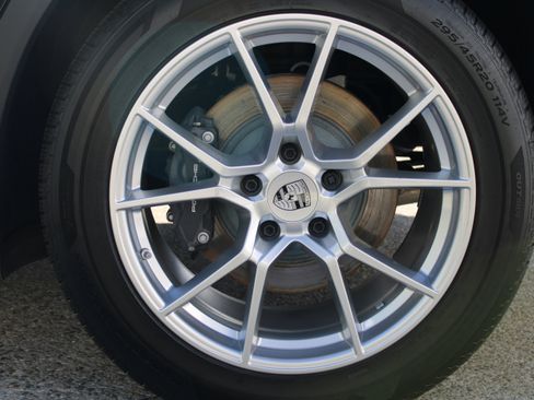 Certified 2025 Porsche Cayenne image 15