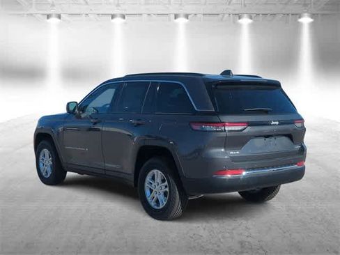 New 2025 Jeep Grand Cherokee Laredo image 6