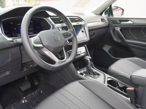 Used 2022 Volkswagen Tiguan SE FWD image 13