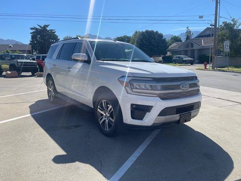 Used 2024 Ford Expedition XLT AWD/4WD image 3