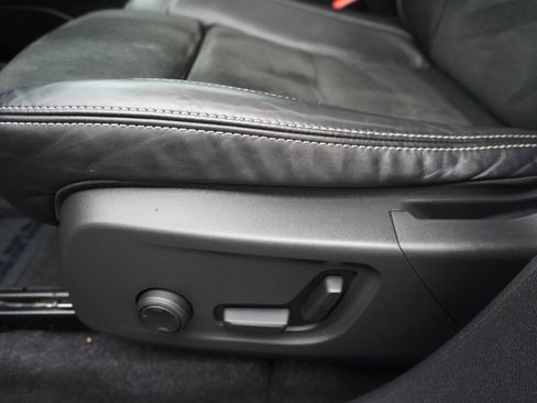 Used 2021 Volvo XC40 P8 Recharge w/ Advanced Package image 28