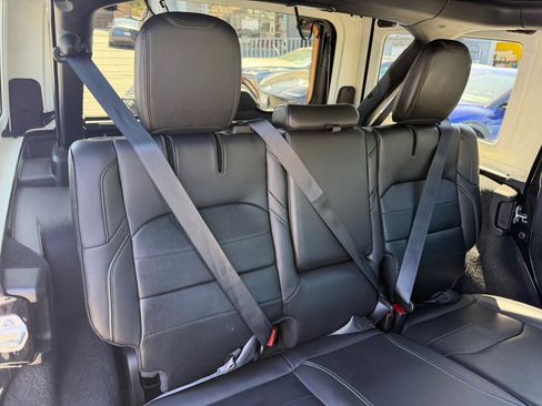 Used 2023 Jeep Wrangler Unlimited Sahara AWD/4WD image 40