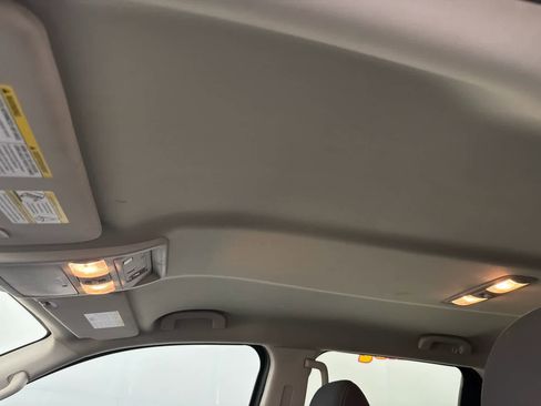 Used 2023 Nissan Titan SV w/ SV Convenience Package image 15